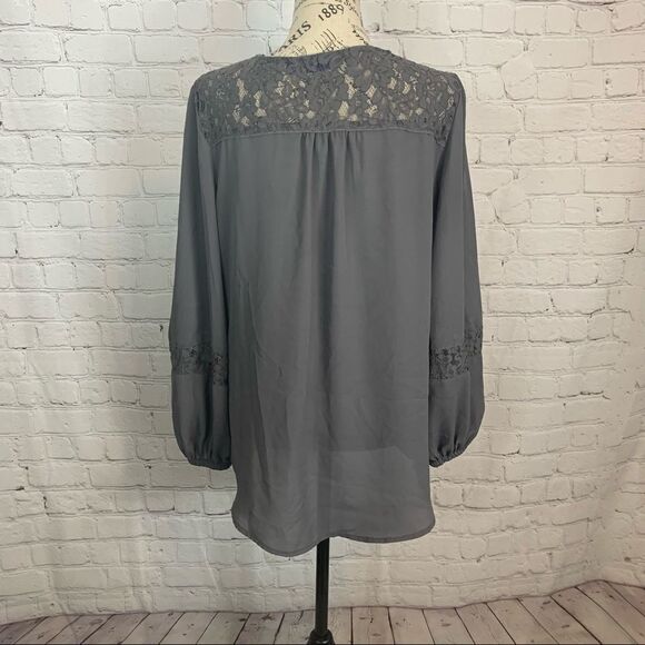 Womens Size Medium Apt. 9 Crepe Shirt W/ Lace - Picture 6 of 9